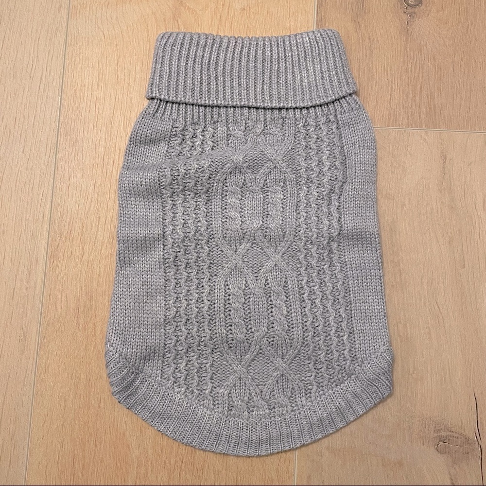 💗 NWOT Gray Turtleneck Sweater